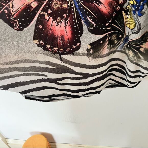 Black Butterfly Graphic Printed Loose Drop Shoulders Short Sleeve Blouse - Picture 7 of 8